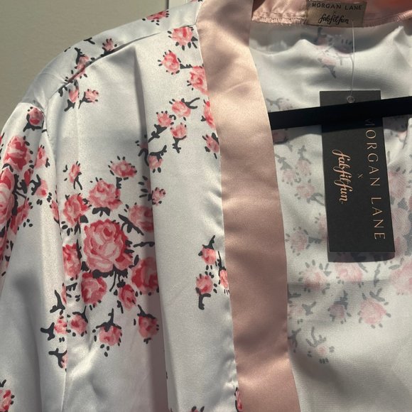 Morgan Lane Robe - Picture 2 of 3